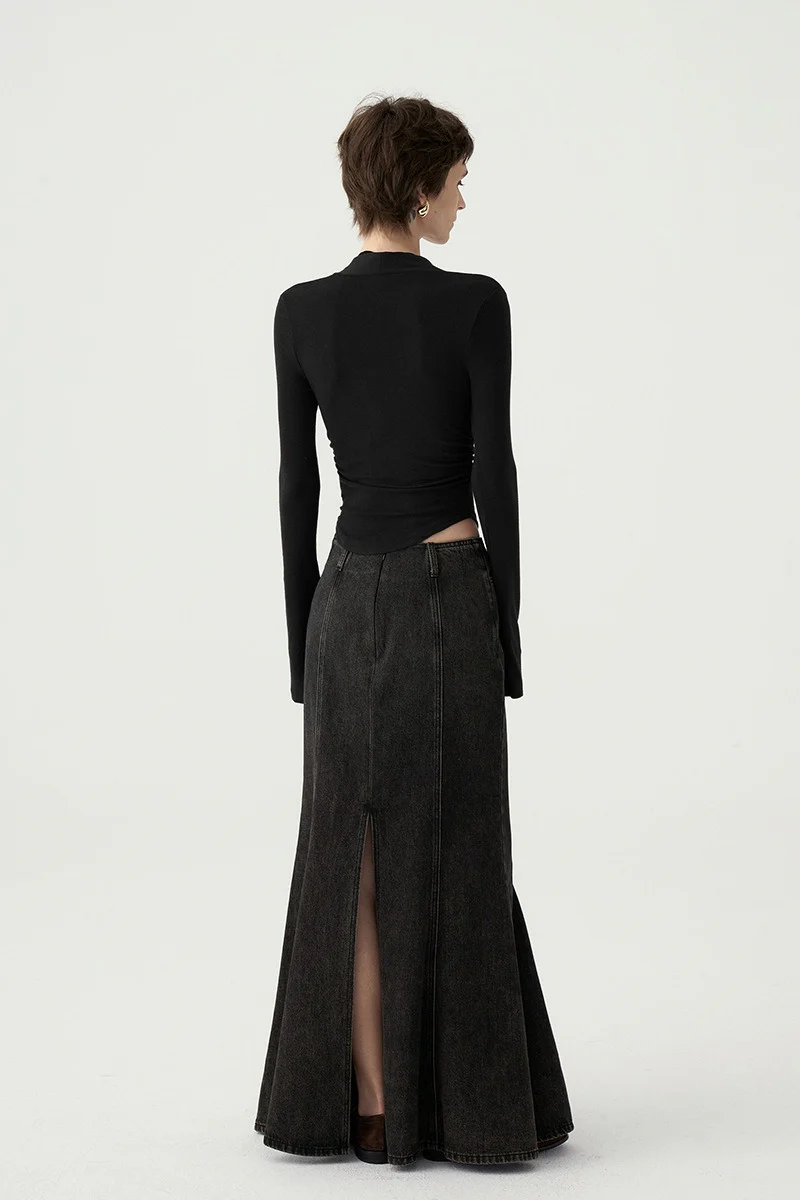 Chic Minimalist V-Neck Fitted Long Sleeve Base Layer - Image 4