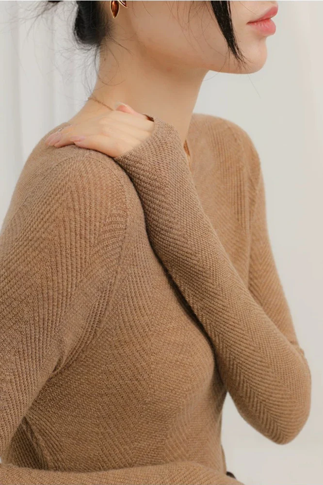 Chic White Boat Neck Fine Wool Long Sleeve Base Layer - Image 4