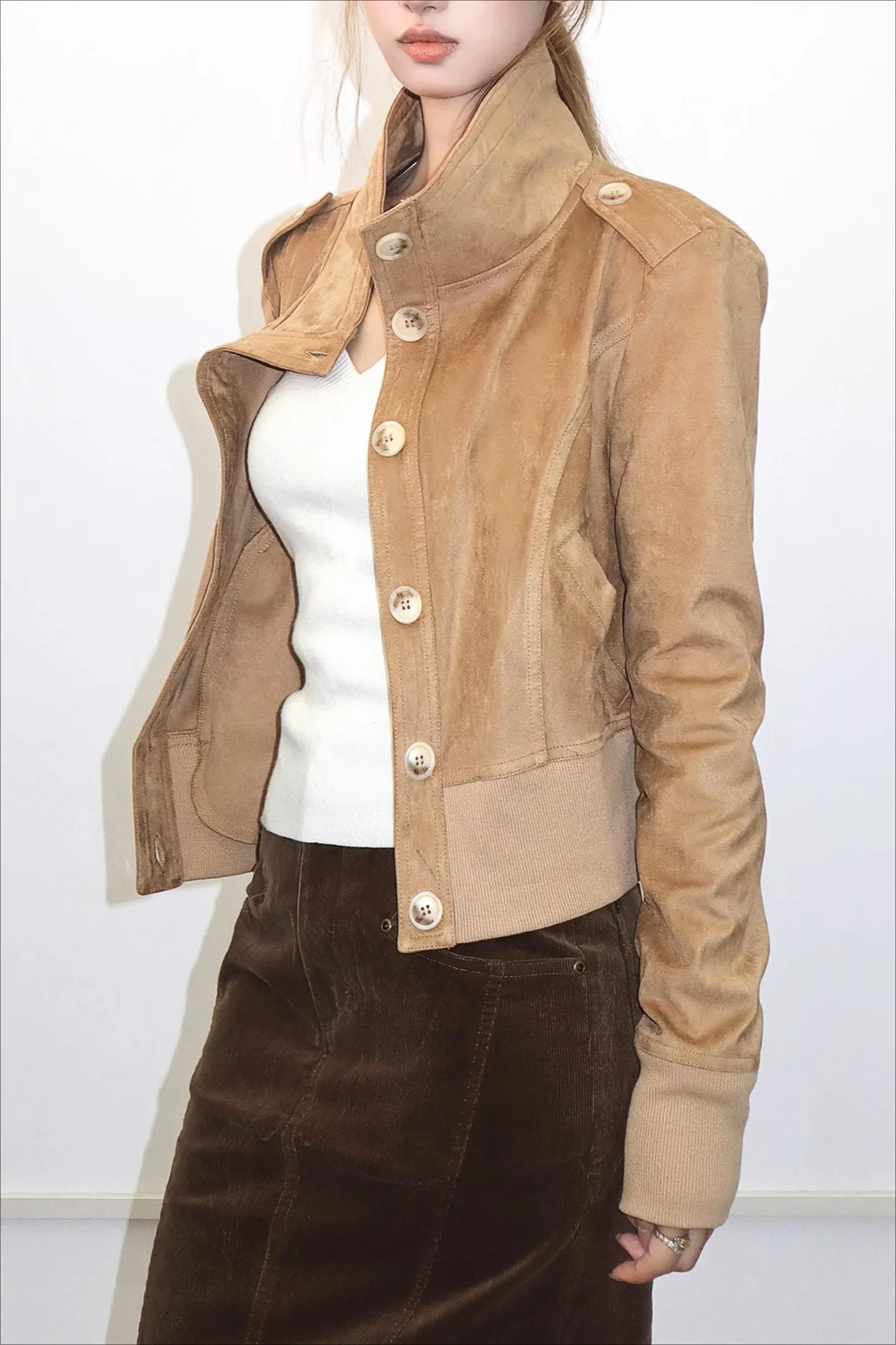 Classic Two-Tone Suede Slim Cropped Jacket - Image 4
