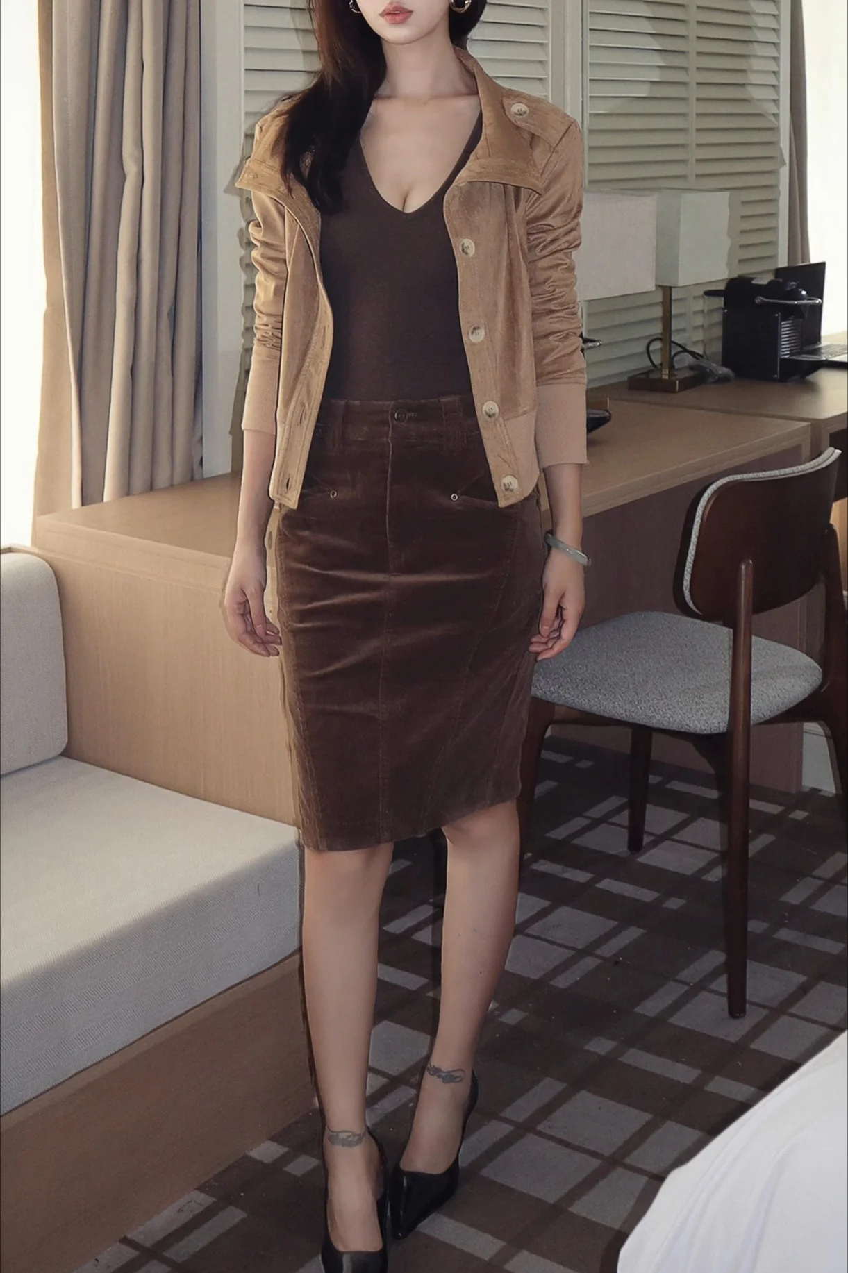 Classic Two-Tone Suede Slim Cropped Jacket - Image 6