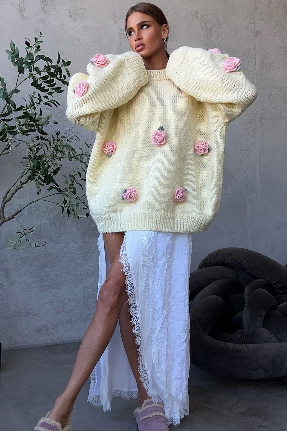 Crew Neck Minimalist 3D Flower Knit Sweater - Image 3