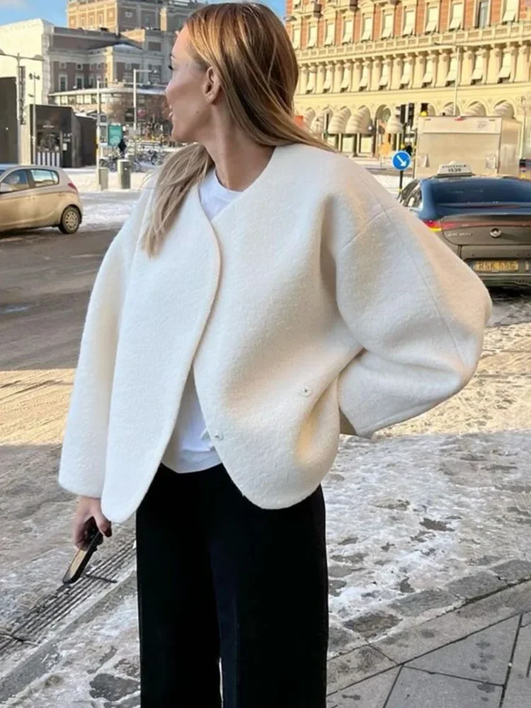 Elegant Scalloped Woolen Short Coat - Image 2
