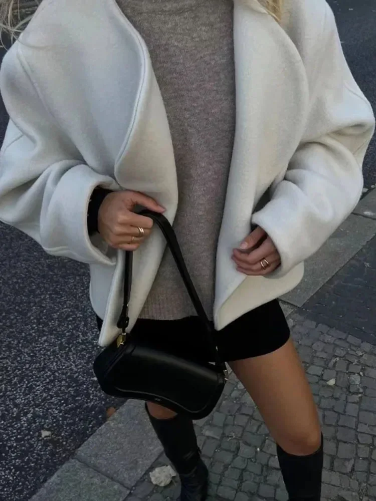 Elegant Scalloped Woolen Short Coat - Image 3