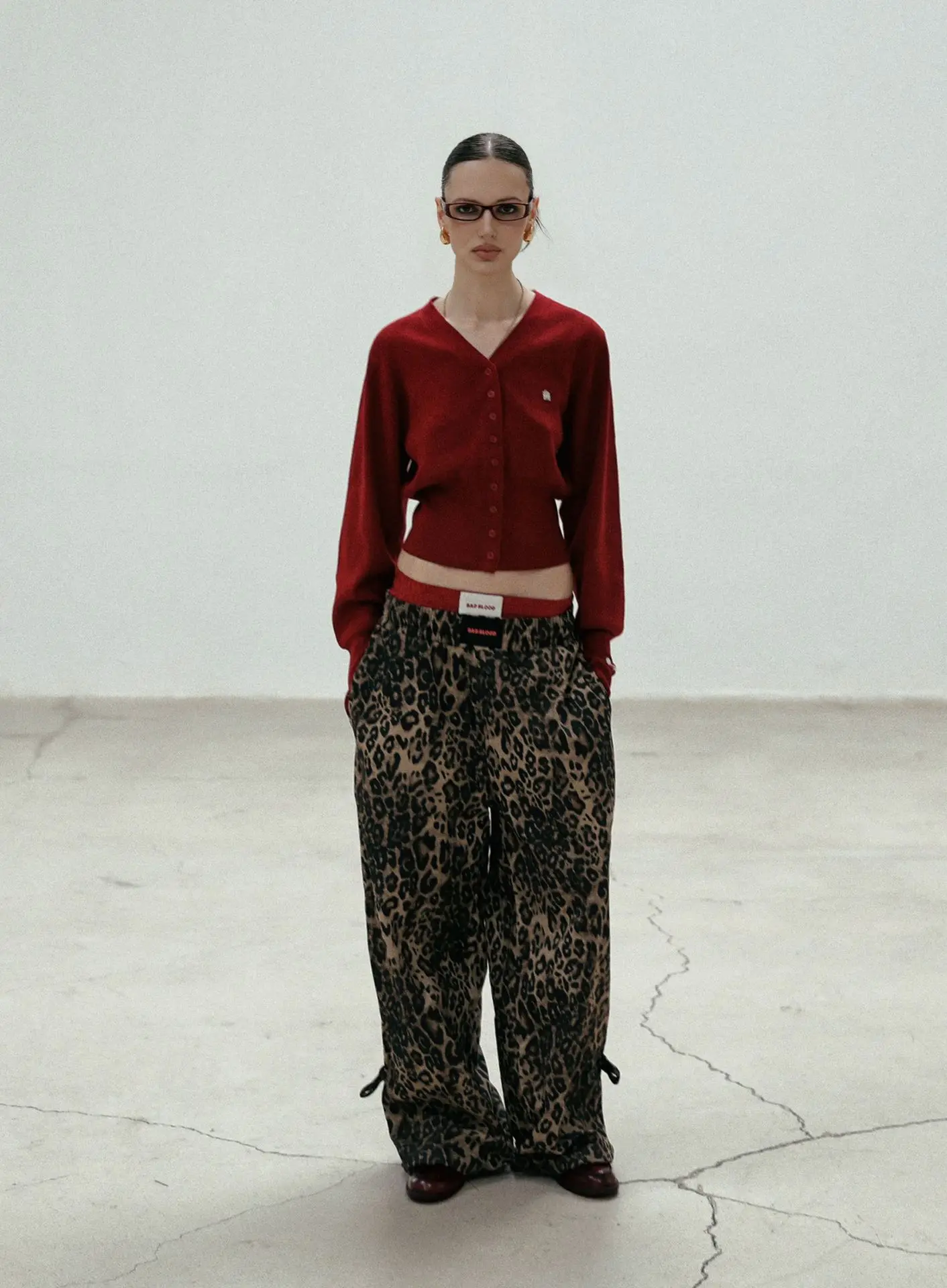 Embroidered Vintage Round Neck Cardigan - Image 3