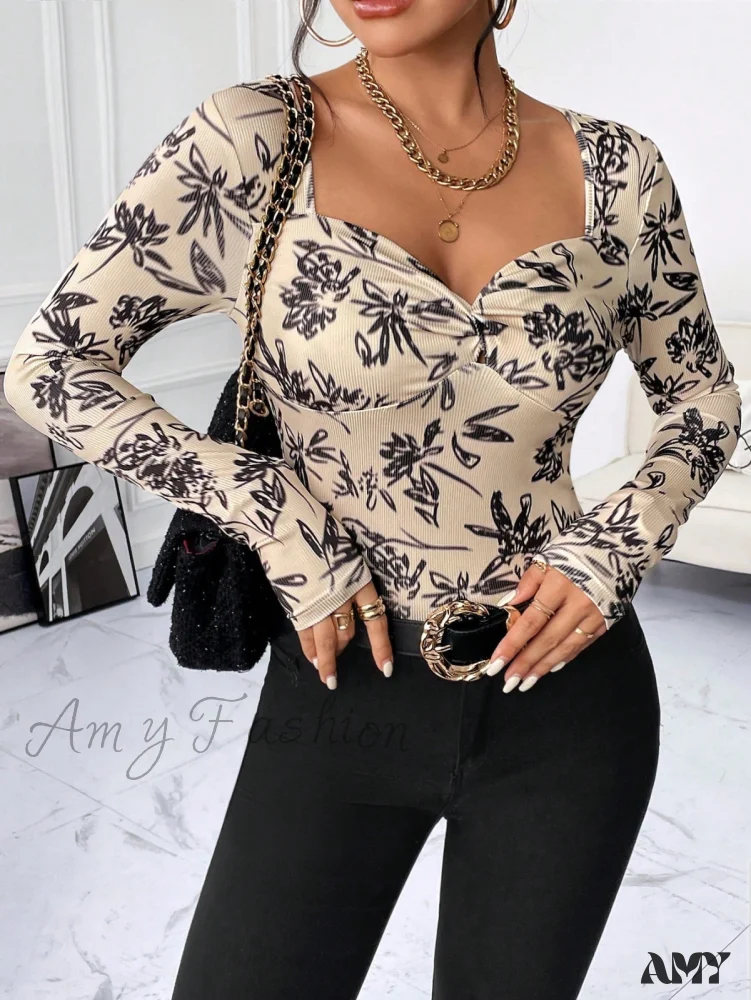 Amy Fashion - Floral Print Sweetheart Neck Twist Front Tee