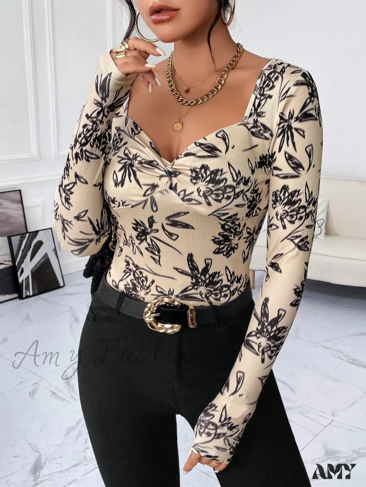 Amy Fashion - Floral Print Sweetheart Neck Twist Front Tee - Image 4