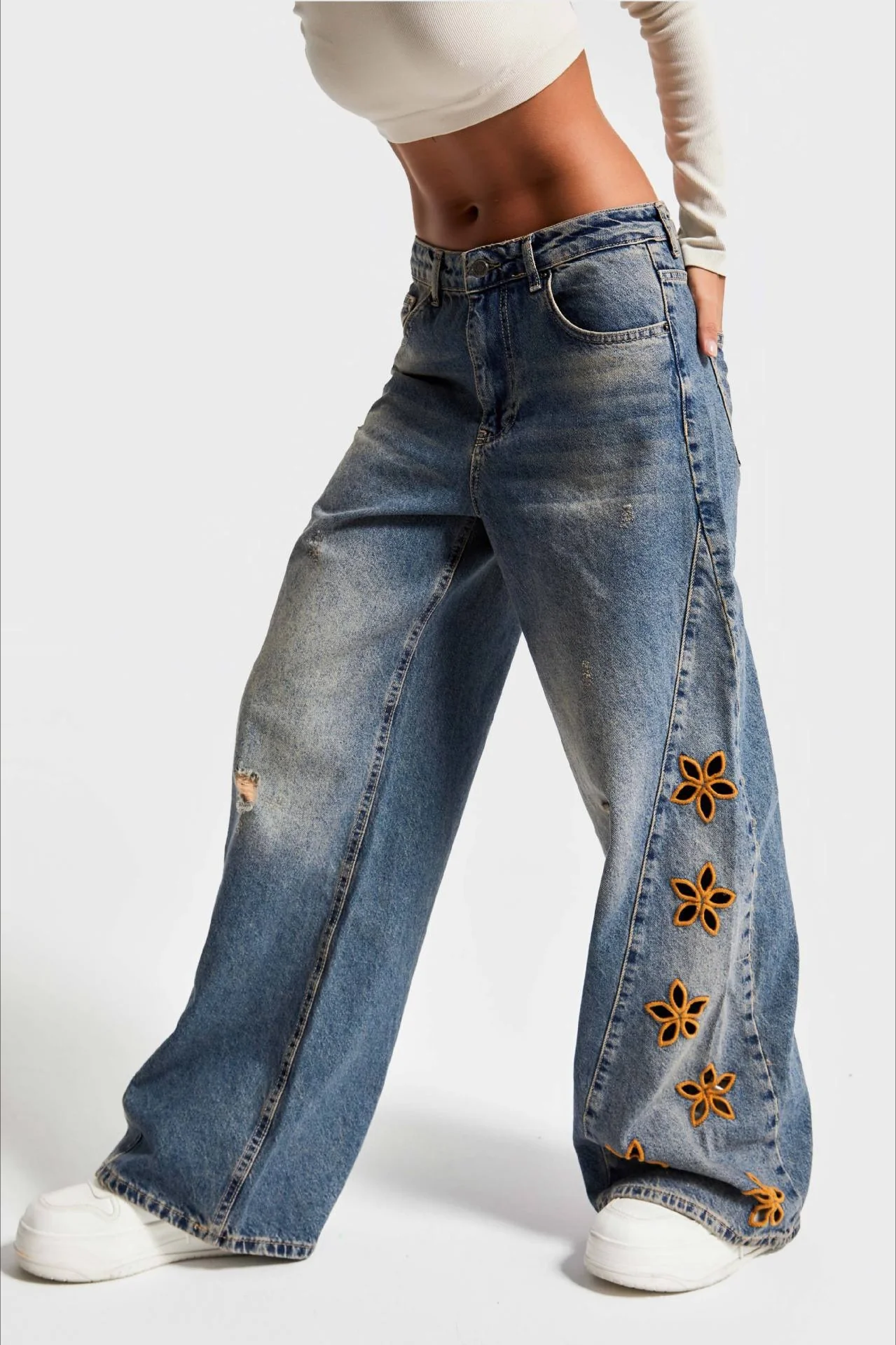 Loose Fit High Waist Floral Embroidered Jeans - Image 2