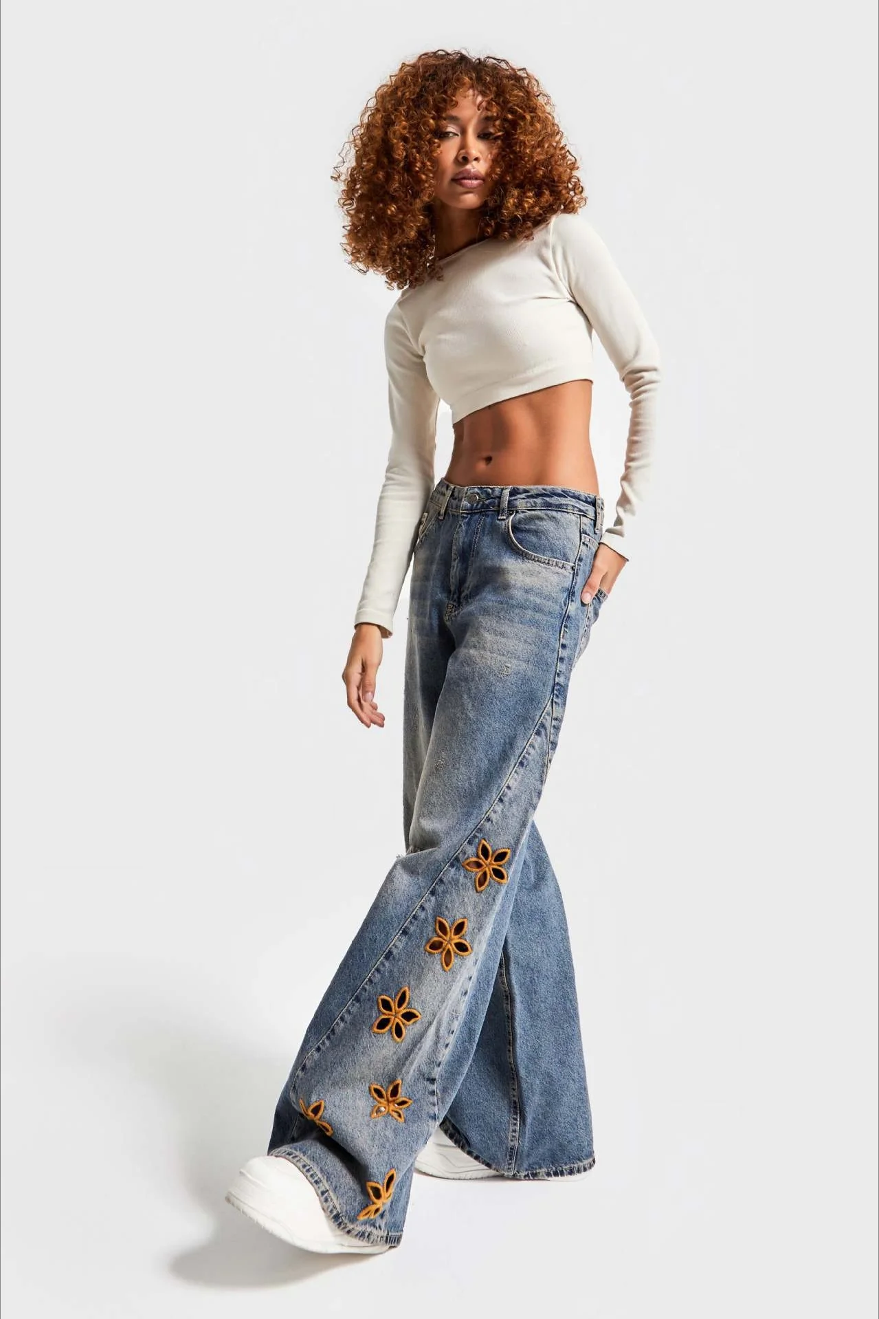Loose Fit High Waist Floral Embroidered Jeans - Image 3