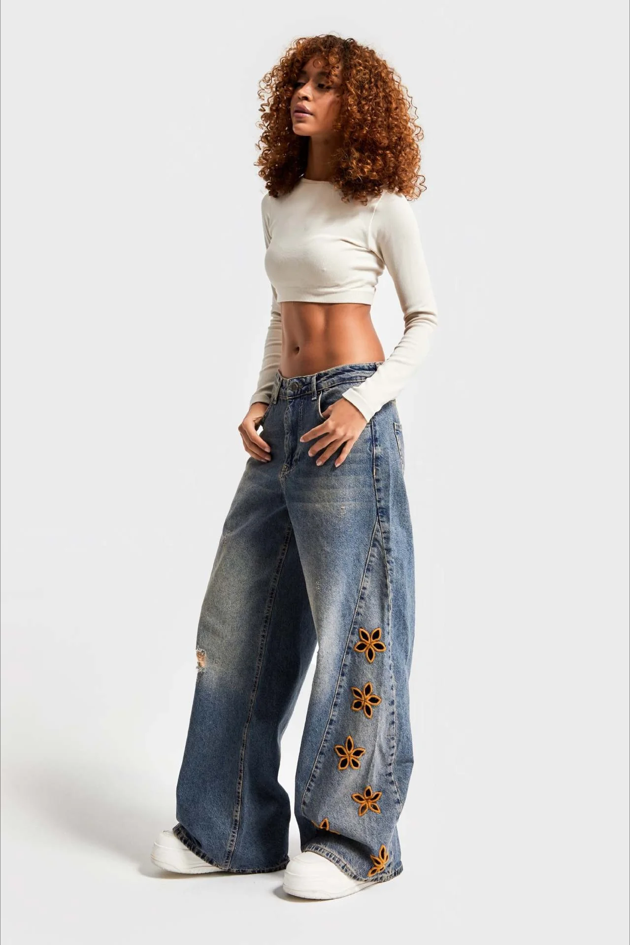 Loose Fit High Waist Floral Embroidered Jeans - Image 4