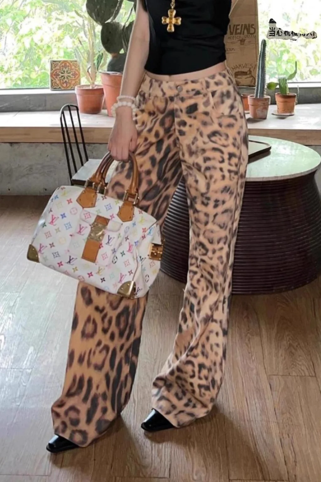 Low-Rise Washed Leopard Wide-Leg Retro Jeans - Image 2