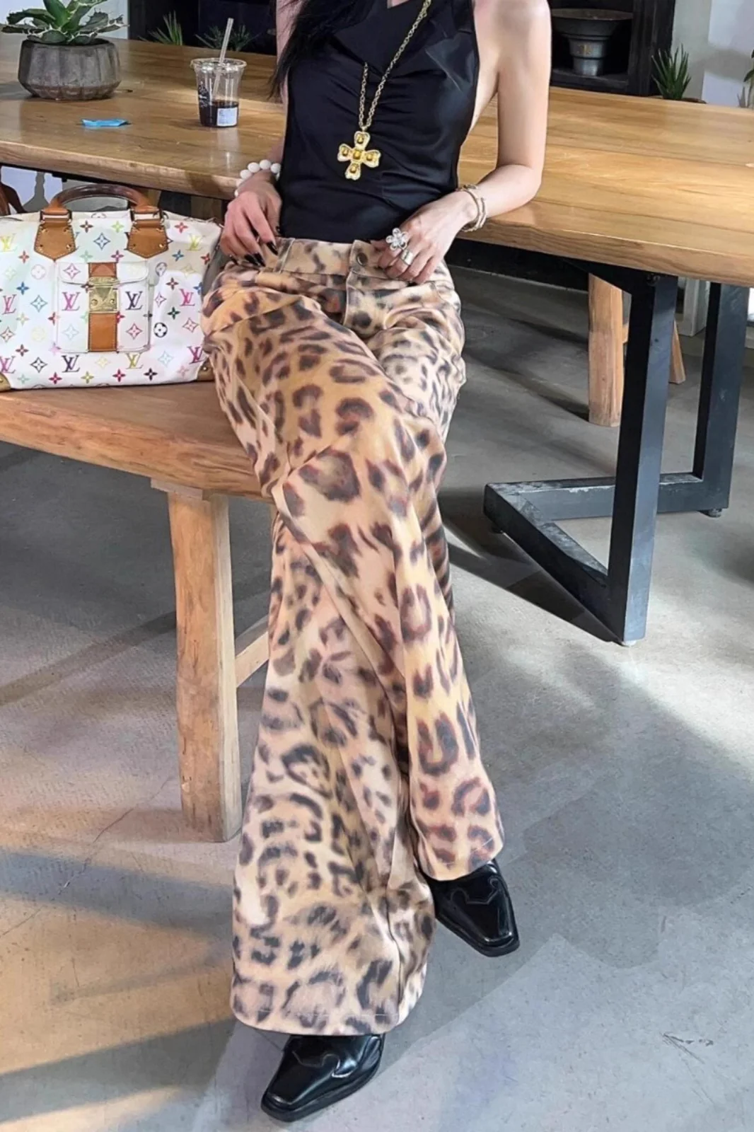 Low-Rise Washed Leopard Wide-Leg Retro Jeans - Image 4