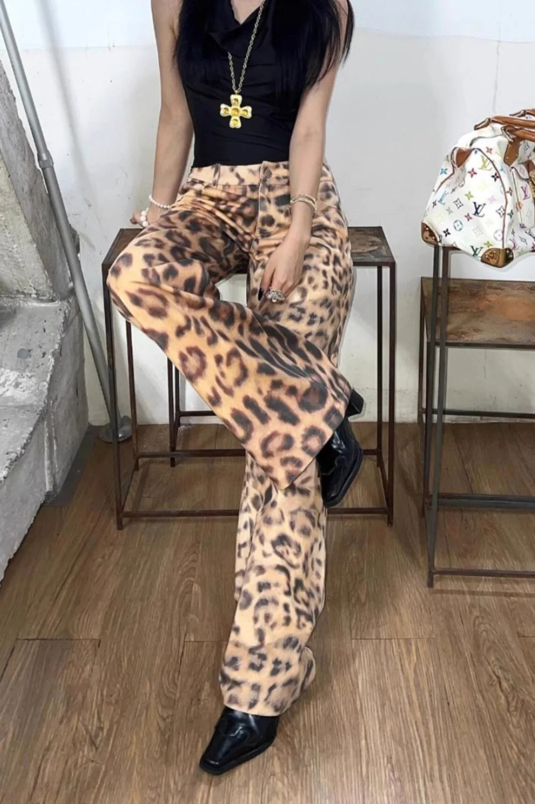 Low-Rise Washed Leopard Wide-Leg Retro Jeans - Image 5