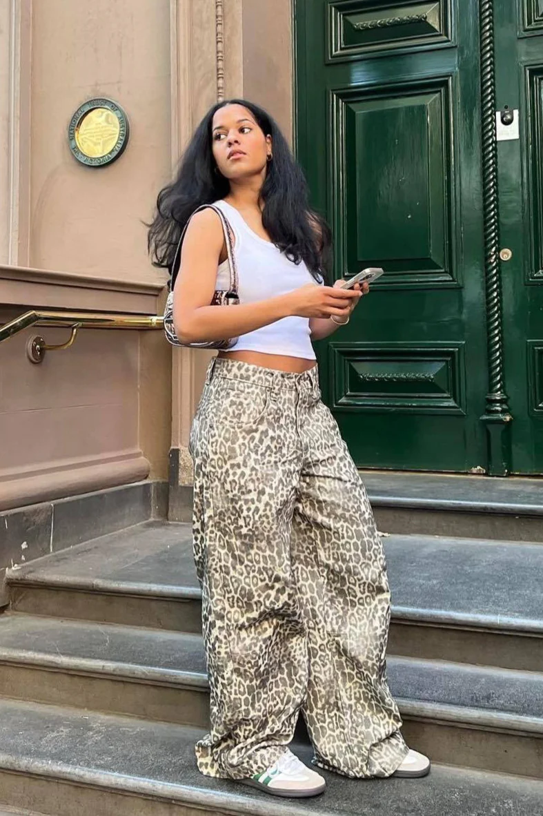 Low-Rise Wide-Leg Faded Leopard Print Baggy Jeans - Image 2