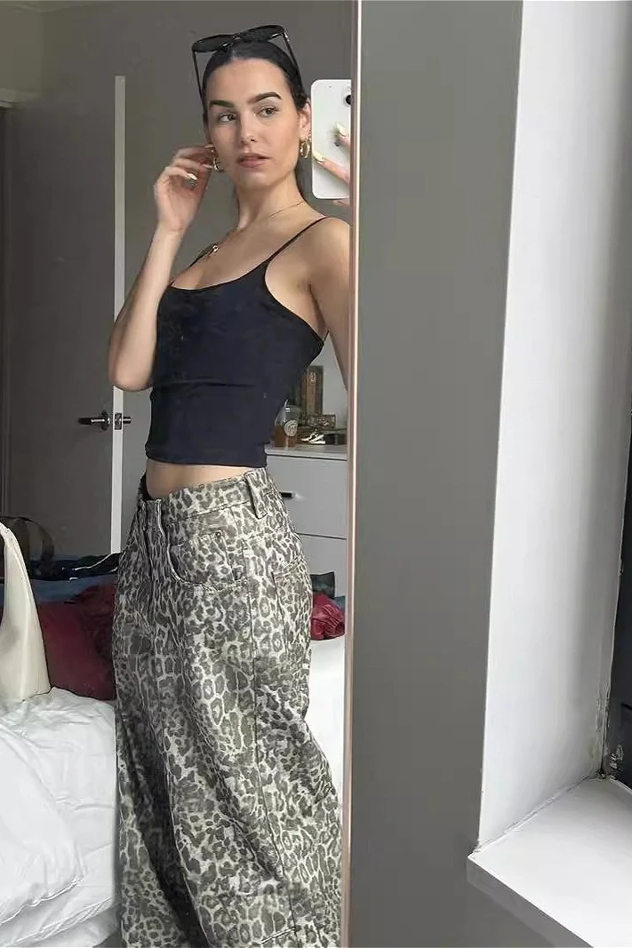 Low-Rise Wide-Leg Faded Leopard Print Baggy Jeans - Image 3