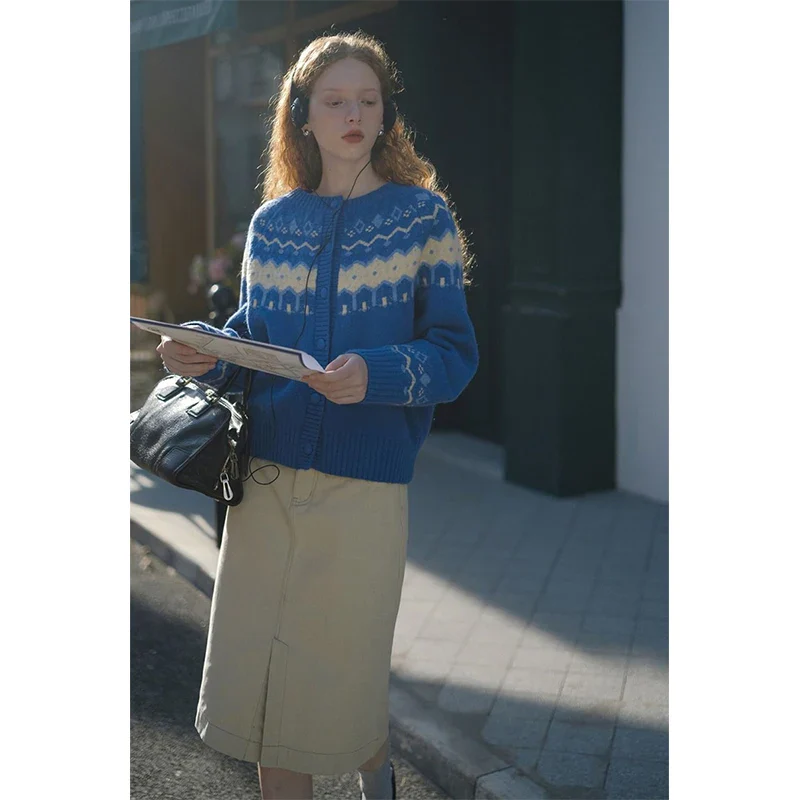 Patchwork Cropped Vintage Knit Cardigan - Image 2