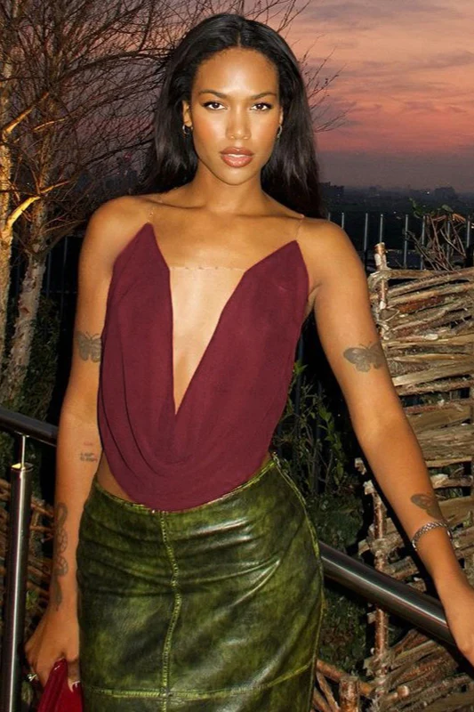 Printed Chain-Accent Tie-Back Deep V-Back Sleeveless Blouse - Image 6