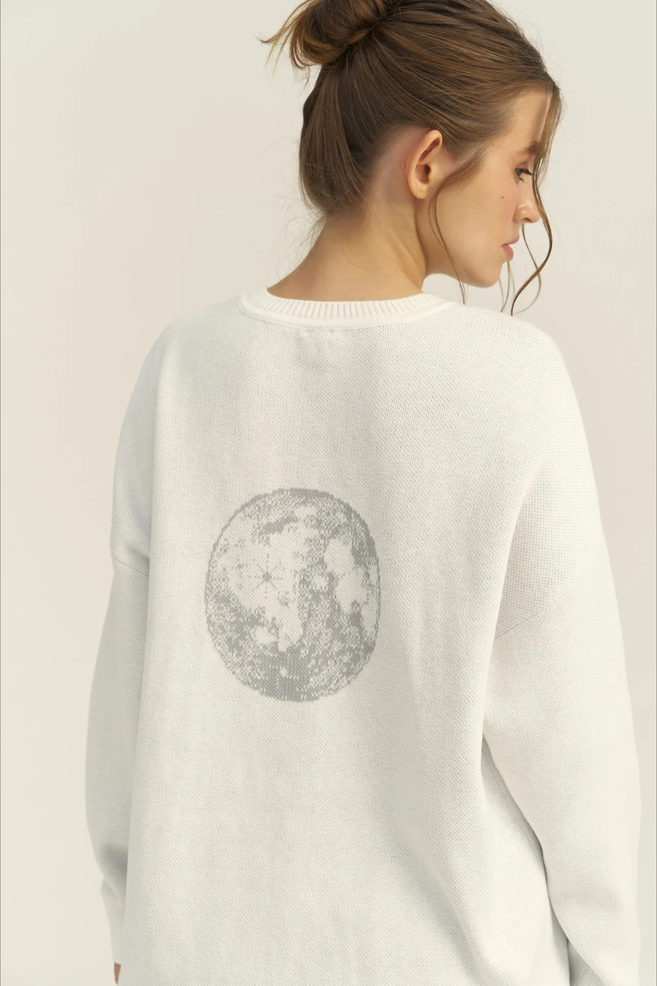 Slim-Fit Graphic Letter Print Versatile Knit Sweater - Image 9