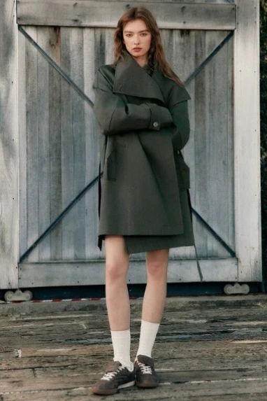 Wide Collar Single-Button Mid-Length Loose Fit Trench Coat - Image 5